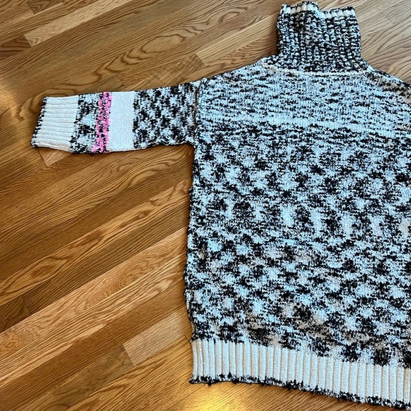 Free People Winter Storm Tunic Sweater Size Small NWT - Picture 12 of 14